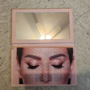 Huda beauty eye shadow Nude